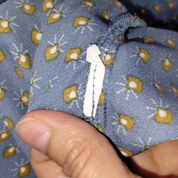 Lily White blue with gold print size small blouse front pocket flowy 3 quarter - Picture 7 of 8